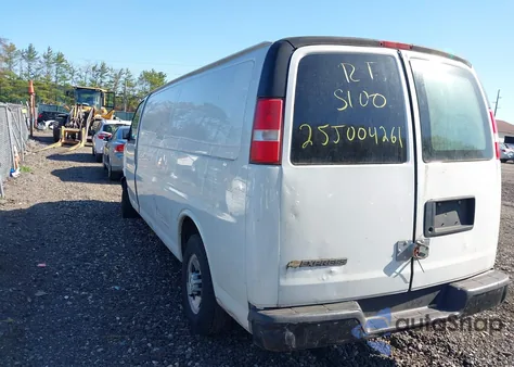 2017 Chevrolet Express 2500 Work Van z USA, uszkodzony, nr VIN 1GCWGBFF9H1109768